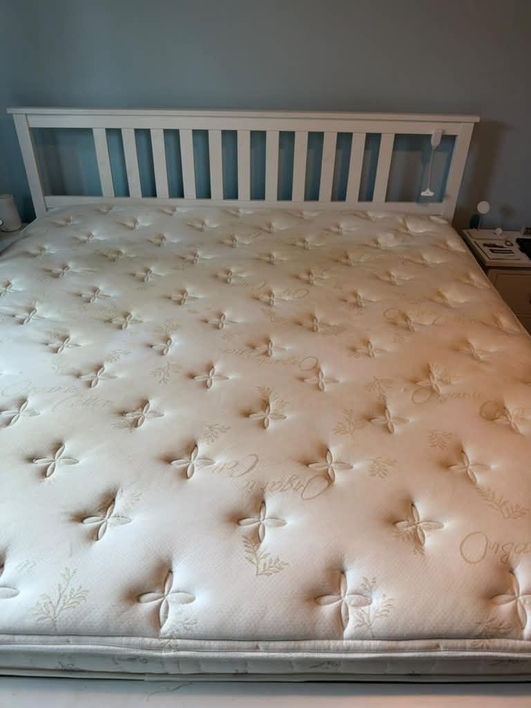 White mattress after professional mattress cleaning